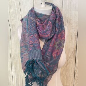 Lot of 4 womens scarves